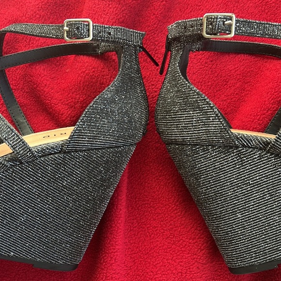 Torrid Wedge silver and black 8.5WW - Picture 6 of 9